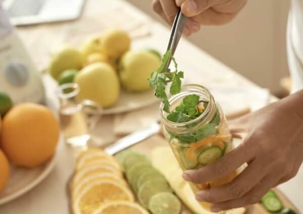 Elintarvikkeet, jotka täydentävät luonnollisesti terveellistä detox-ruokavaliota
